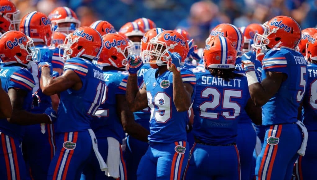 Florida Gators huddle up before the Tennessee game-1280x853