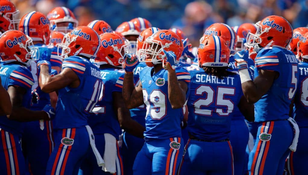 The Florida Gators huddle up before their contest against the Tennessee Volunteers- Florida Gators football- 1280x852