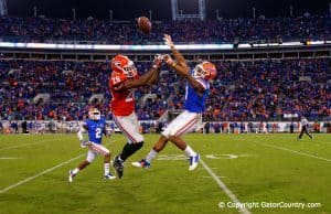 Florida-Gators-Florida-Football-Georgia-Bulldogs-Everbank-Field-Super-Gallery-November-1-2014-Jacksonville-Florida-Gators-defensive-back-Vernon-Hargreaves-III-pass-defend-1280x852