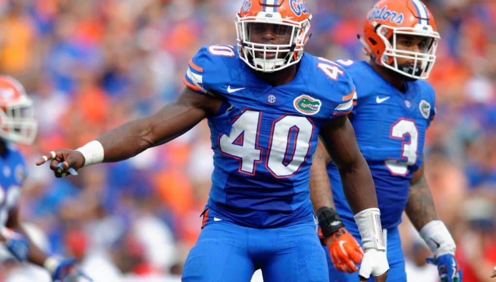 Florida Gators linebacker Jarrad Davis calls out plays during the Gators win over FAU- Florida Gators football- 1280x852