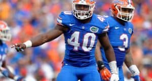 Florida Gators linebacker Jarrad Davis calls out plays during the Gators win over FAU- Florida Gators football- 1280x852