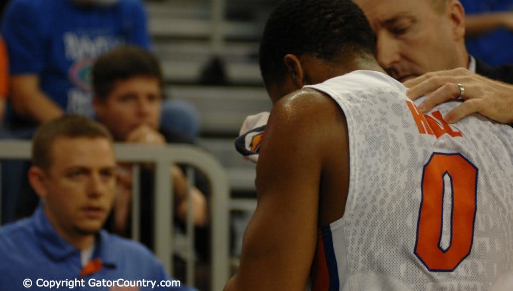 Kasey Hill leaves court with nose injury versus WVU-Florida Gators basketball