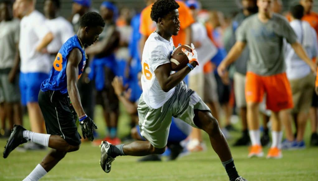 Florida Gators receiver target Jerry Jeudy catches a pass at Friday Night Lights- Florida Gators recruiting- 1280x852