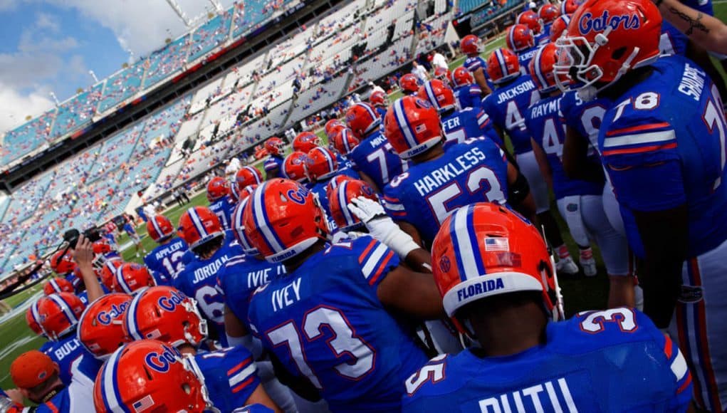 Florida Gators huddle before the Georgia game in 2016- 1280x855