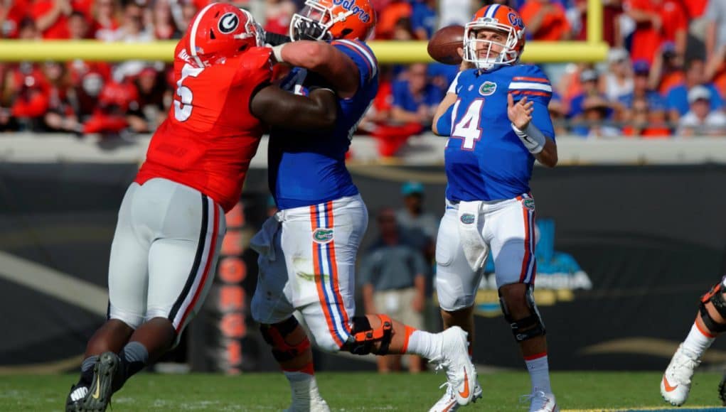 University of Florida quarterback Luke Del Rio throws a pass in a 24-10 win over the Georgia Bulldogs- Florida Gators football- 1280x852