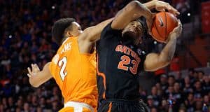 Florida Gators basketball player Justin Leon scores against Tennessee- 1280x852