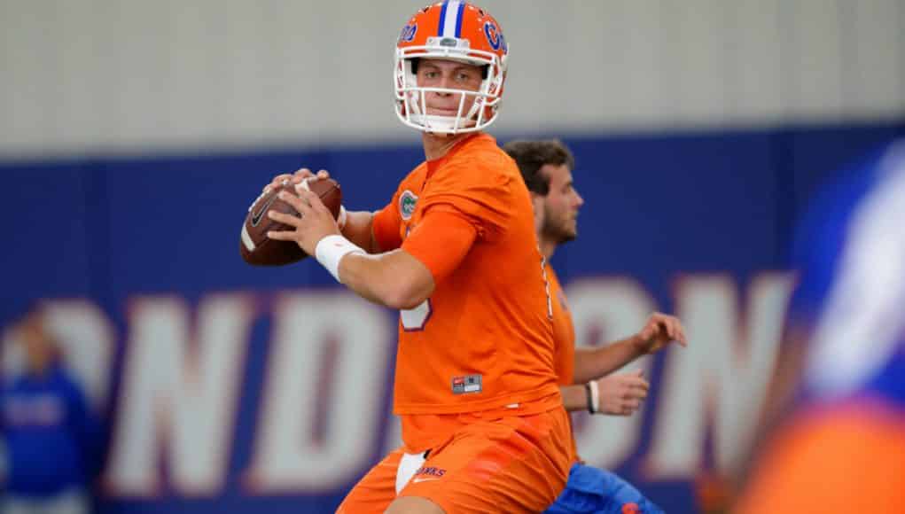 University of Florida quarterback Feleipe Franks throws a pass during the Florida Gators fourth spring practice- Florida Gators football- 1280x852