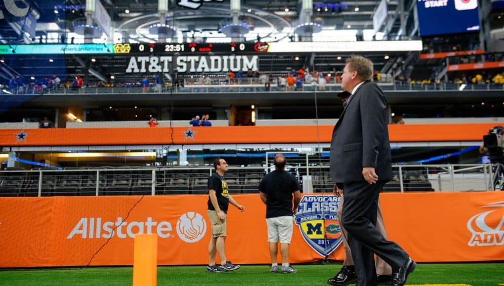 Florida Gators head coach Jim McElwain arrives for the Michigan game- 1280x852