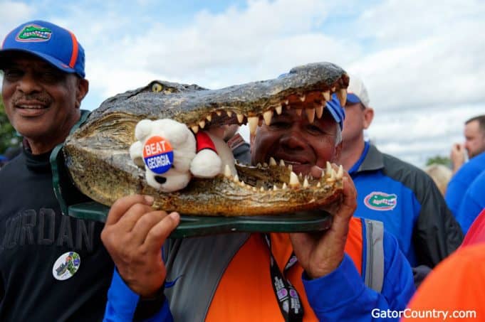 Florida Gators fans hold a Gator head before Gator Walk-1280x852