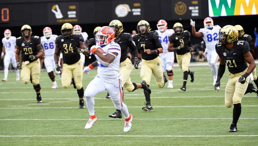 Florida Gators running back Lamical Perine catches a pass against Vanderbilt-1280x800