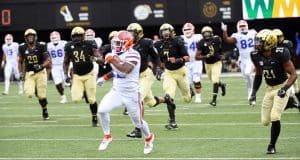 Florida Gators running back Lamical Perine catches a pass against Vanderbilt-1280x800