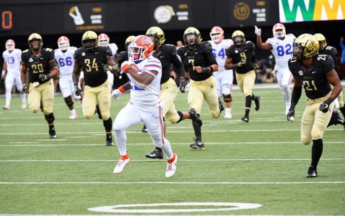 Florida Gators running back Lamical Perine catches a pass against Vanderbilt-1280x800