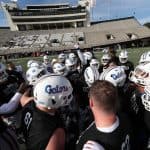 Florida Gators huddle before the Vandy game-1050x700
