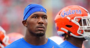 Florida Gators defensive lineman Zachary Carter goes through pre-game warmups in 2019 - 1280x853