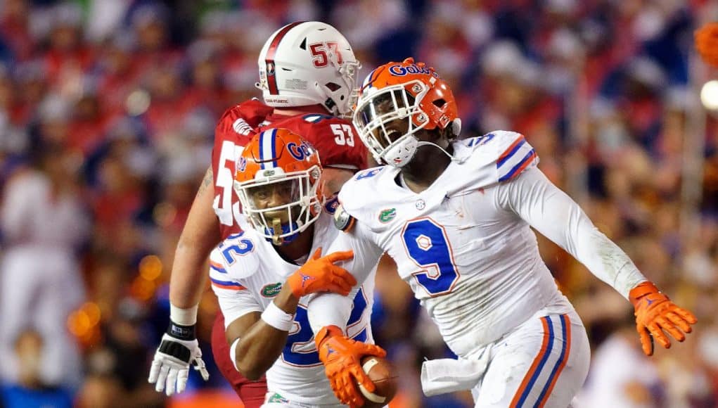 Florida Gators defensive tackle Gervon Dexter recovers a fumble against FAU-1280x853