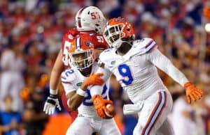 Florida Gators defensive tackle Gervon Dexter recovers a fumble against FAU-1280x853