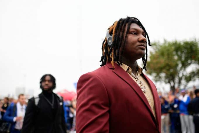 Florida Gators defensive lineman Gervon Dexter at Gator Walk before UGA-1280x853