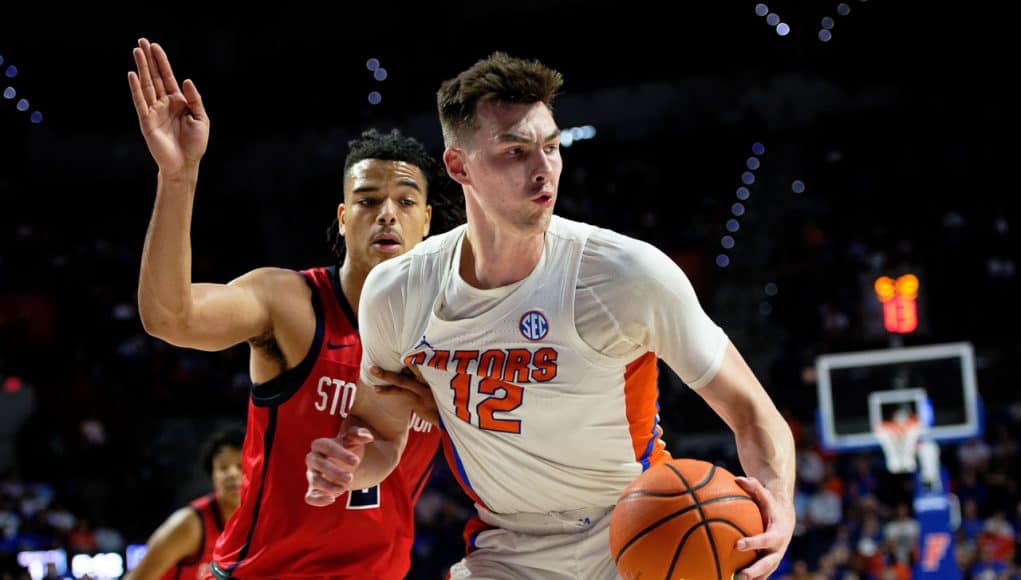 Florida Gators center Colin Castleton moves against the Stony Brook- 1280x853