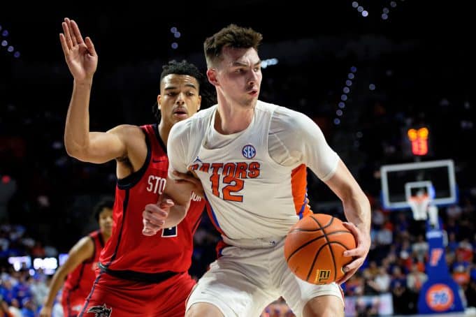 Florida Gators center Colin Castleton moves against the Stony Brook- 1280x853