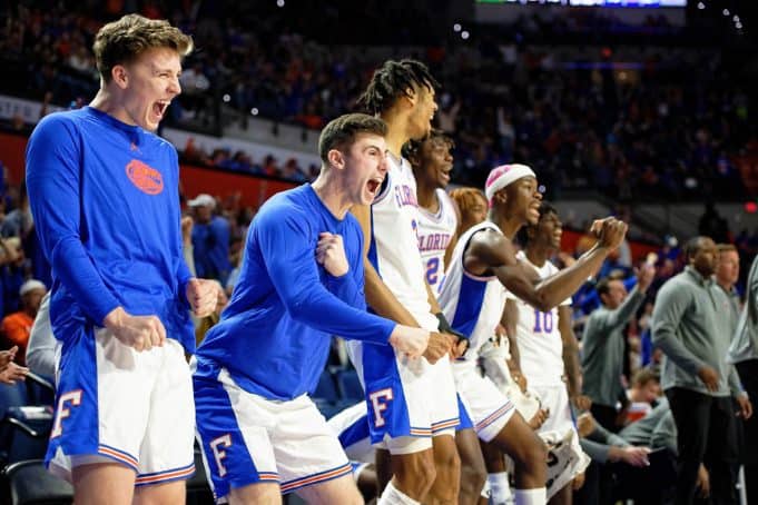 Florida Gators' basketball team celebrates a win over the Georgia Bulldogs-1280x853