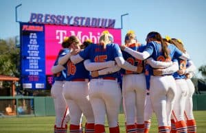 The 2023 Florida Gators softball huddles before taking on Bowling Green- 1280x853