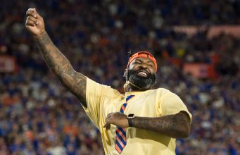 Brandon Spikes performs as Mr. Two Bits as the Florida Gators take the field to host the #5 Florida State Seminoles- 1280x853