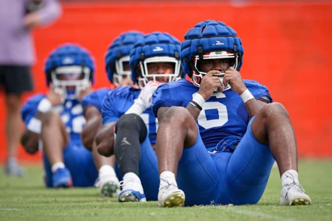 Florida Gators LB Shemar James prepares for the first scrimmage of the fall- 1280x853