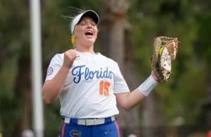 Florida Gators first baseman Reagan Walsh makes a catch-1280x853