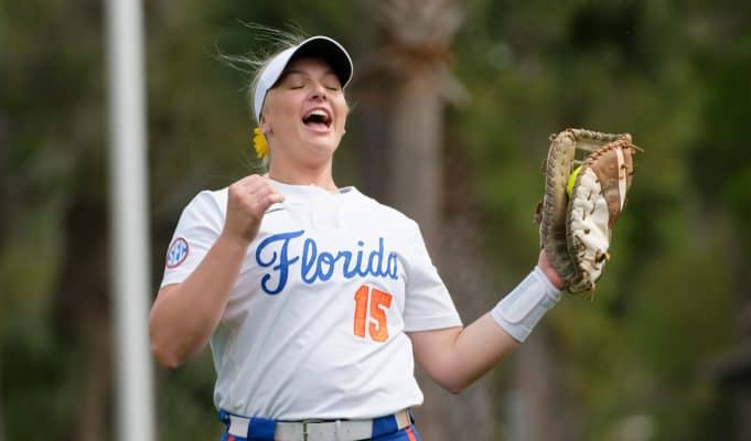 Florida Gators first baseman Reagan Walsh makes a catch-1280x853